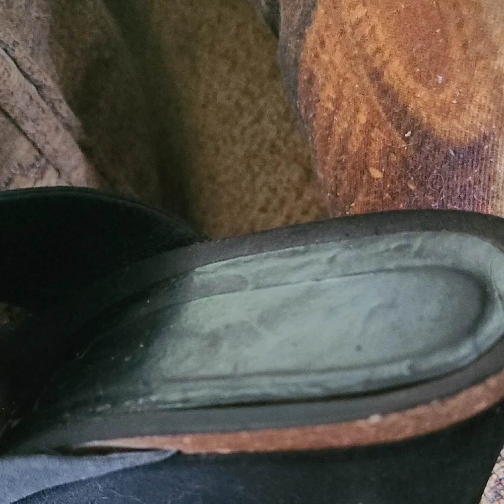 Donald Pliner Black Wedge Shoes with Slip-On Design - Picture 5 of 7